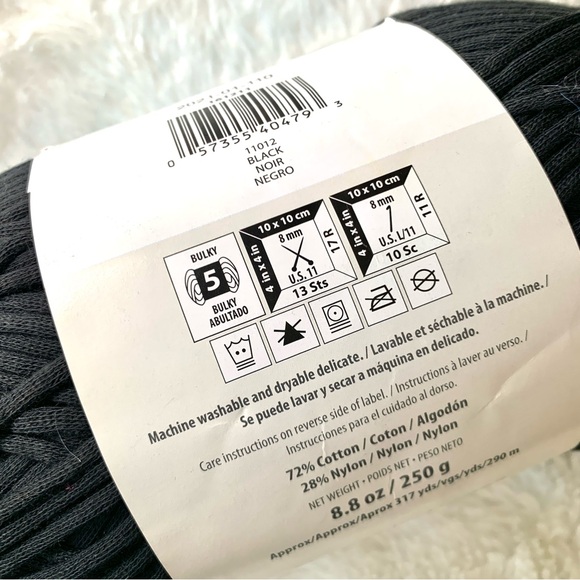 Bernat Maker Home Dec #5 Bulky Yarn Skein Black - Picture 4 of 8